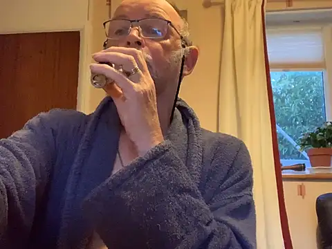 Snapshot of Moonraker64 chatting on August 10, 2026, 5:14 am Moonraker64 online show from August 10, 2026, 5:14 am