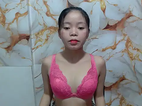 Snapshot of Sweet_Sarah69 chatting on June 17, 2026, 8:47 am Sweet Sarah69 online show from June 17, 2026, 8:47 am