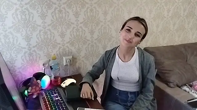 Snapshot of By_Mira chatting on May 4, 2026, 4:32 pm By Mira online show from May 4, 2026, 4:32 pm