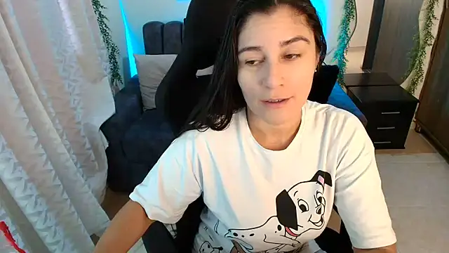 LUCYMILF SEXY online show from August 5, 2026, 6:02 pm
