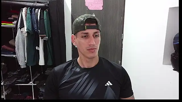 Snapshot of RaulRico chatting on May 10, 2026, 11:17 pm RaulRico online show from May 10, 2026, 11:17 pm