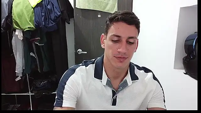 Snapshot of RaulRico chatting on May 17, 2026, 4:12 am RaulRico online show from May 17, 2026, 4:12 am