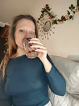 Snapshot of Candy_Cougar chatting on June 4, 2026, 7:13 am Candy Cougar online show from June 4, 2026, 7:13 am