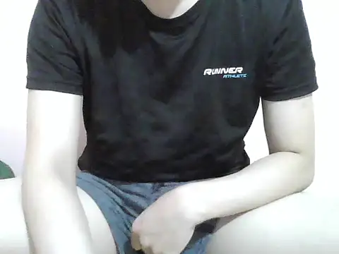 Zineyy online show from June 4, 2026, 3:38 pm