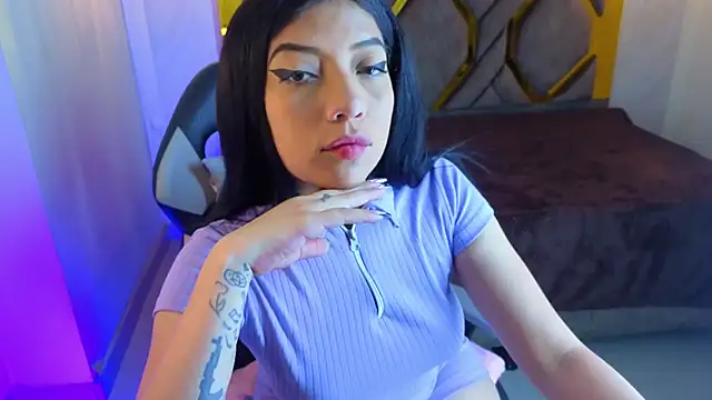 Snapshot of Ey_Im_simone_ chatting on May 14, 2026, 12:24 pm Ey Im simone online show from May 14, 2026, 12:24 pm