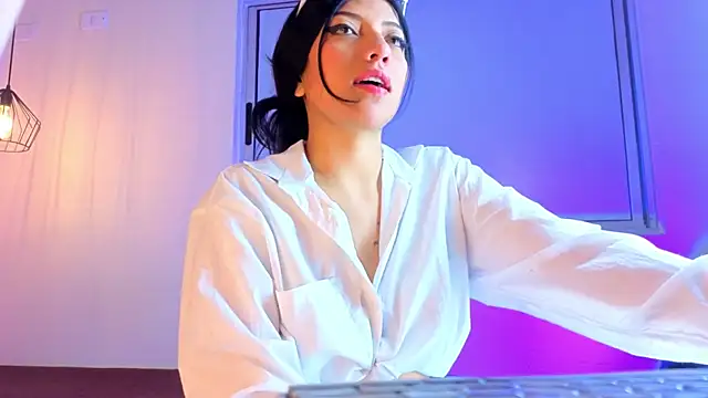 Snapshot of Ey_Im_simone_ chatting on June 18, 2026, 12:21 pm Ey Im simone online show from June 18, 2026, 12:21 pm