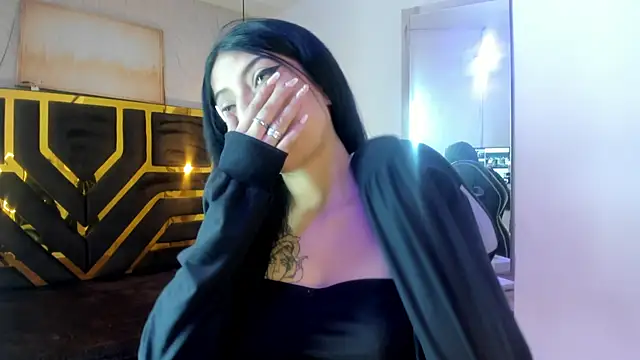 Snapshot of Ey_Im_simone_ chatting on June 30, 2026, 12:27 pm Ey Im simone online show from June 30, 2026, 12:27 pm