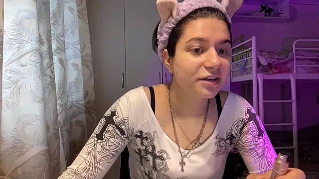 Snapshot of GrayceDeclet chatting on August 4, 2026, 1:15 pm GrayceDeclet online show from August 4, 2026, 1:15 pm