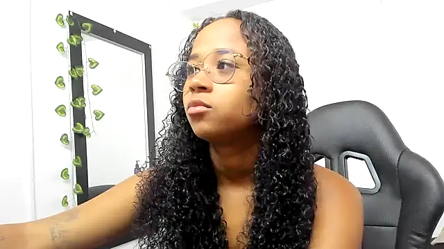 wizarpamela online show from July 18, 2026, 4:04 pm