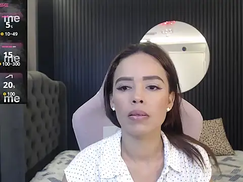 Snapshot of naomis_36 chatting on June 2, 2026, 2:06 pm naomis 36 online show from June 2, 2026, 2:06 pm