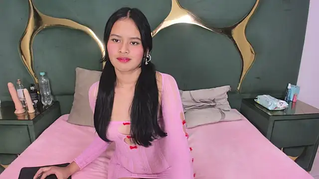 Snapshot of SweetLuna2 chatting on July 13, 2026, 8:30 pm SweetLuna2 online show from July 13, 2026, 8:30 pm