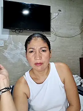 Snapshot of Rosa1079 chatting on May 17, 2026, 6:13 am Rosa1079 online show from May 17, 2026, 6:13 am