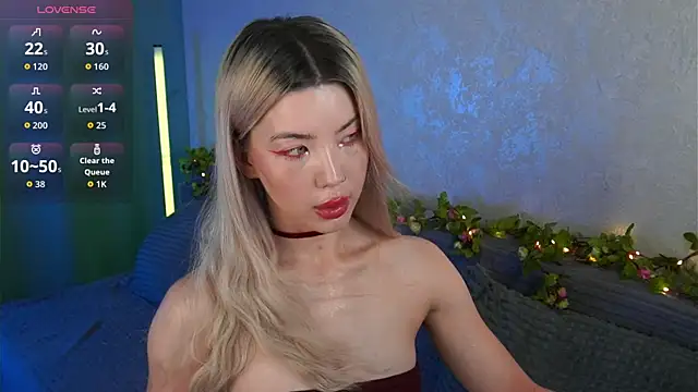 LindaThackerr online show from June 20, 2026, 4:17 am