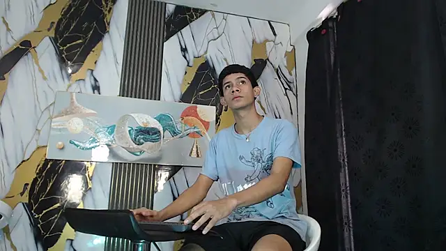 Snapshot of TWINKS_BOYSX chatting on June 6, 2026, 1:27 pm TWINKS BOYSX online show from June 6, 2026, 1:27 pm