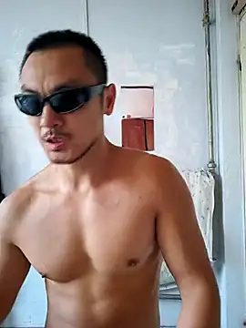 muscleboy63 online show from May 14, 2026, 12:07 am