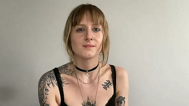 LaraLovely online show from July 14, 2026, 4:13 pm