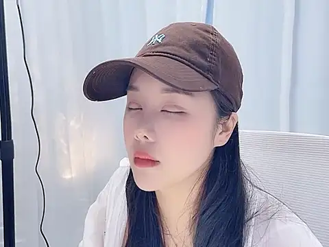 Qingqing19 online show from May 8, 2026, 5:33 am