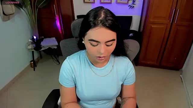 Snapshot of Margot_Robie chatting on May 25, 2026, 2:05 pm Margot Robie online show from May 25, 2026, 2:05 pm