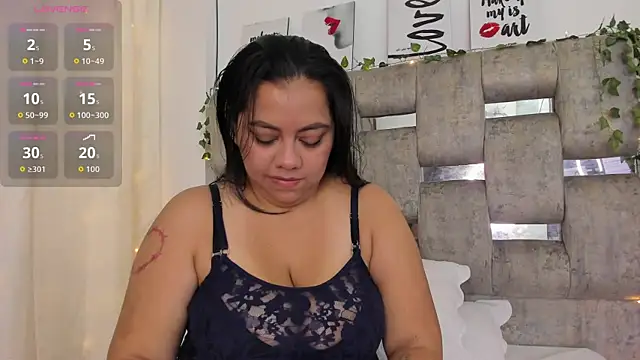 Snapshot of EmmyBellamy chatting on May 14, 2026, 1:08 pm EmmyBellamy online show from May 14, 2026, 1:08 pm
