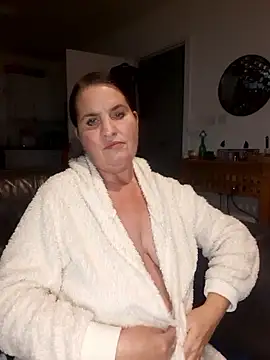 Snapshot of Velvet-Milf chatting on June 14, 2026, 7:15 pm Velvet-Milf online show from June 14, 2026, 7:15 pm
