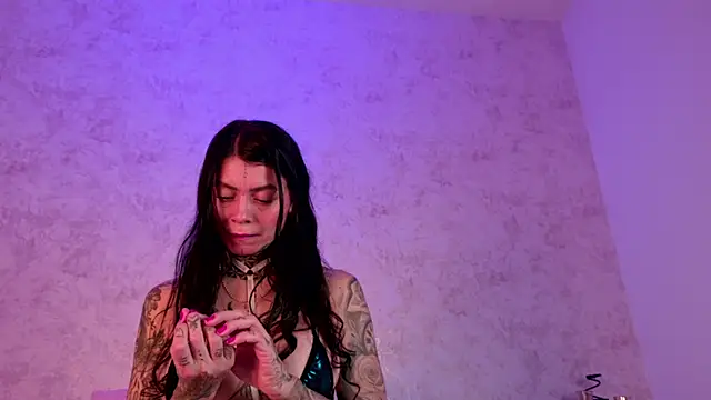 Mia hill1 online show from June 10, 2026, 8:43 pm