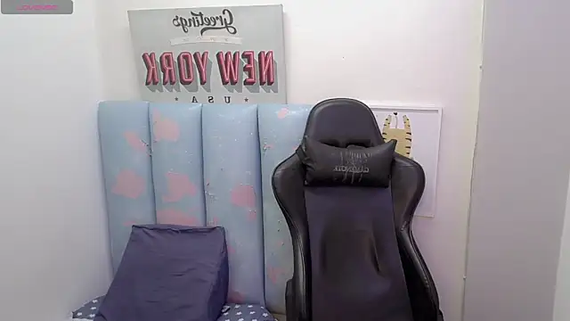 Snapshot of liam_play chatting on June 15, 2026, 11:37 pm liam play online show from June 15, 2026, 11:37 pm