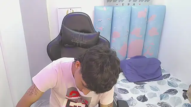 Snapshot of liam_play chatting on June 9, 2026, 9:49 pm liam play online show from June 9, 2026, 9:49 pm
