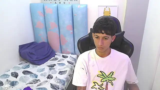 Snapshot of liam_play chatting on May 31, 2026, 8:42 pm liam play online show from May 31, 2026, 8:42 pm