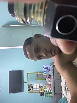 Snapshot of luis0570 chatting on June 7, 2026, 2:17 am luis0570 online show from June 7, 2026, 2:17 am