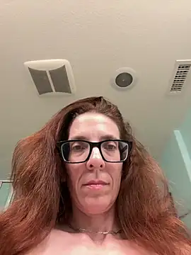 Raevyn online show from May 11, 2026, 6:48 am