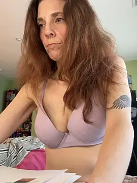 Raevyn online show from May 18, 2026, 5:18 pm
