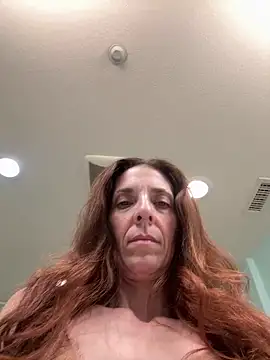 Raevyn online show from May 27, 2026, 4:31 am
