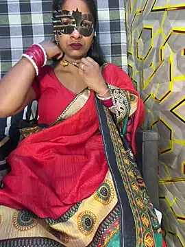 Snapshot of Juli_80 chatting on May 15, 2026, 5:38 am Juli 80 online show from May 15, 2026, 5:38 am