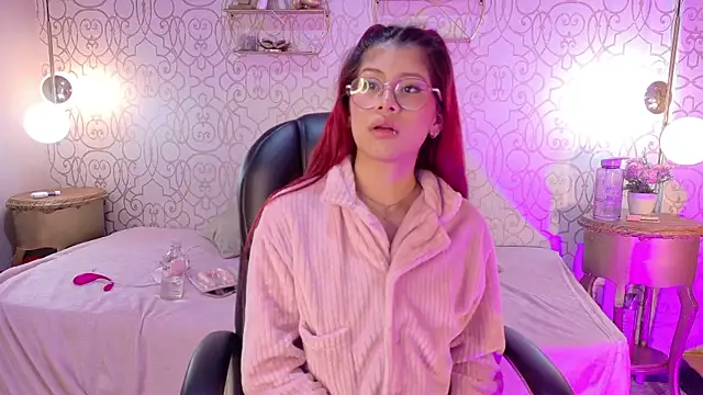 zoeecarter  online show from May 13, 2026, 12:01 pm