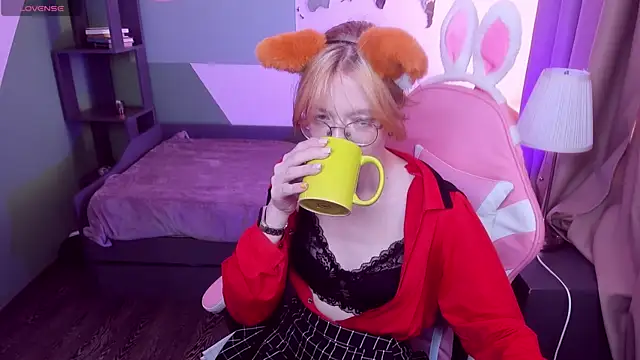 Snapshot of FoxxyyPolly chatting on June 12, 2026, 5:38 am FoxxyyPolly online show from June 12, 2026, 5:38 am