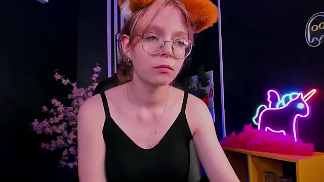 Snapshot of FoxxyyPolly chatting on July 13, 2026, 5:40 am FoxxyyPolly online show from July 13, 2026, 5:40 am