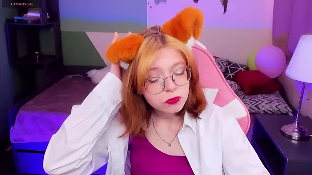 Snapshot of FoxxyyPolly chatting on June 8, 2026, 5:41 am FoxxyyPolly online show from June 8, 2026, 5:41 am