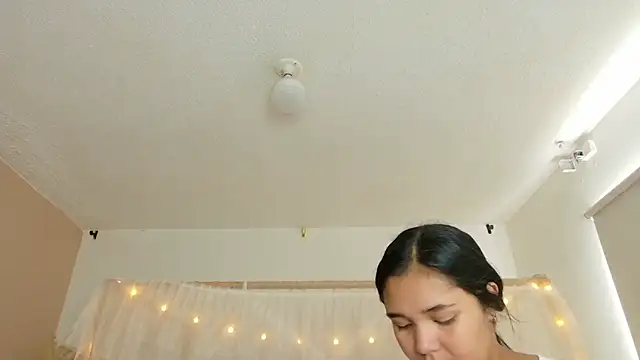 Snapshot of leoneriss chatting on July 30, 2026, 7:57 pm leoneriss online show from July 30, 2026, 7:57 pm