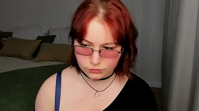 MiaLacrice online show from May 16, 2026, 12:04 pm