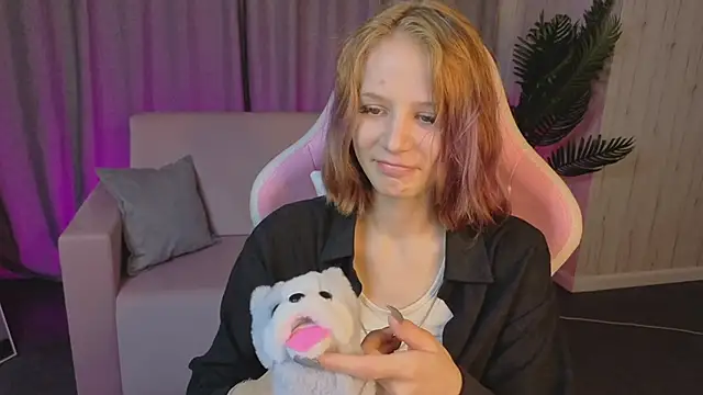 AliceJohansone online show from June 21, 2026, 1:33 am
