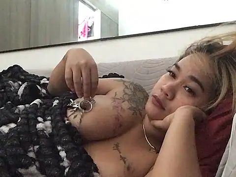 Snapshot of queenmia__ph chatting on July 20, 2026, 12:51 am queenmia ph online show from July 20, 2026, 12:51 am