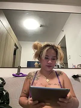 Snapshot of queenmia__ph chatting on July 9, 2026, 5:01 pm queenmia ph online show from July 9, 2026, 5:01 pm