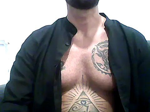 Alessandromagno8 online show from May 8, 2026, 7:28 pm