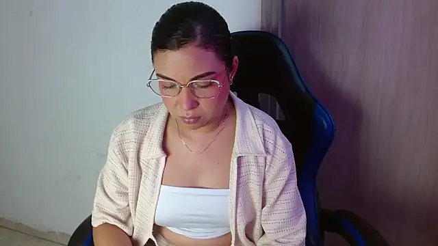 Snapshot of AliceSmity__ chatting on June 2, 2026, 12:16 pm AliceSmity online show from June 2, 2026, 12:16 pm