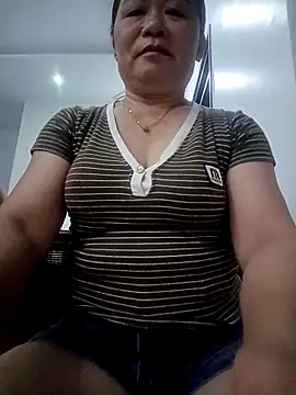 Snapshot of -Lytina- chatting on May 10, 2026, 2:19 pm -Lytina- online show from May 10, 2026, 2:19 pm