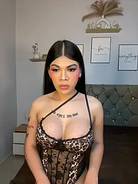DanikaLovve online show from August 8, 2026, 4:47 pm