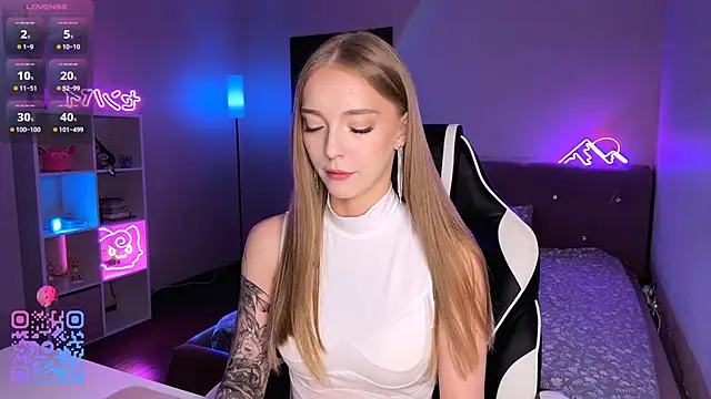callme eva online show from May 17, 2026, 2:39 pm
