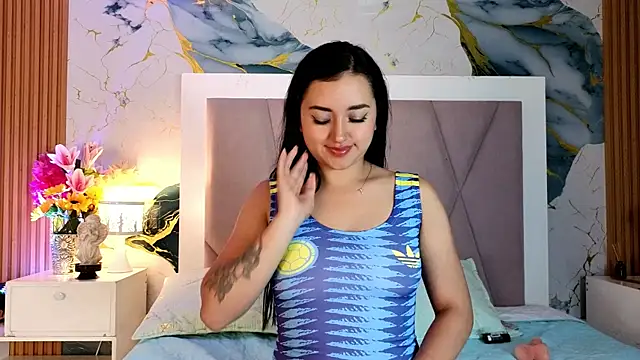 Snapshot of MiiaRousse_ chatting on June 24, 2026, 11:02 pm MiiaRousse online show from June 24, 2026, 11:02 pm