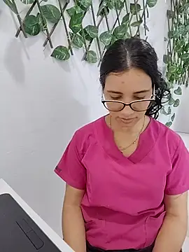 alanahot94 online show from June 28, 2026, 8:48 pm