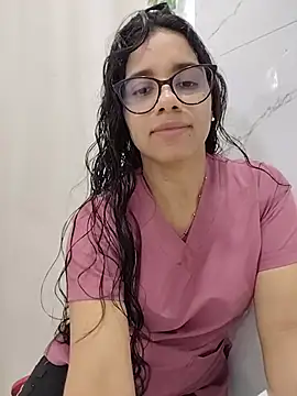alanahot94 online show from July 27, 2026, 4:36 pm